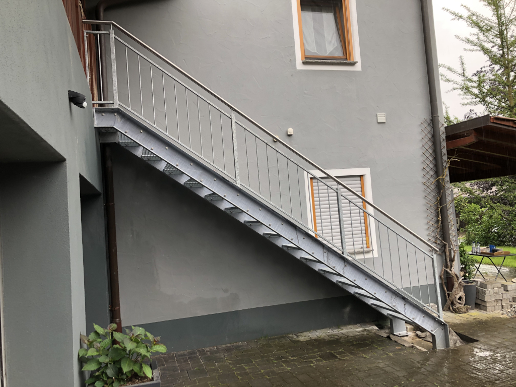 Treppe aussen 01 01