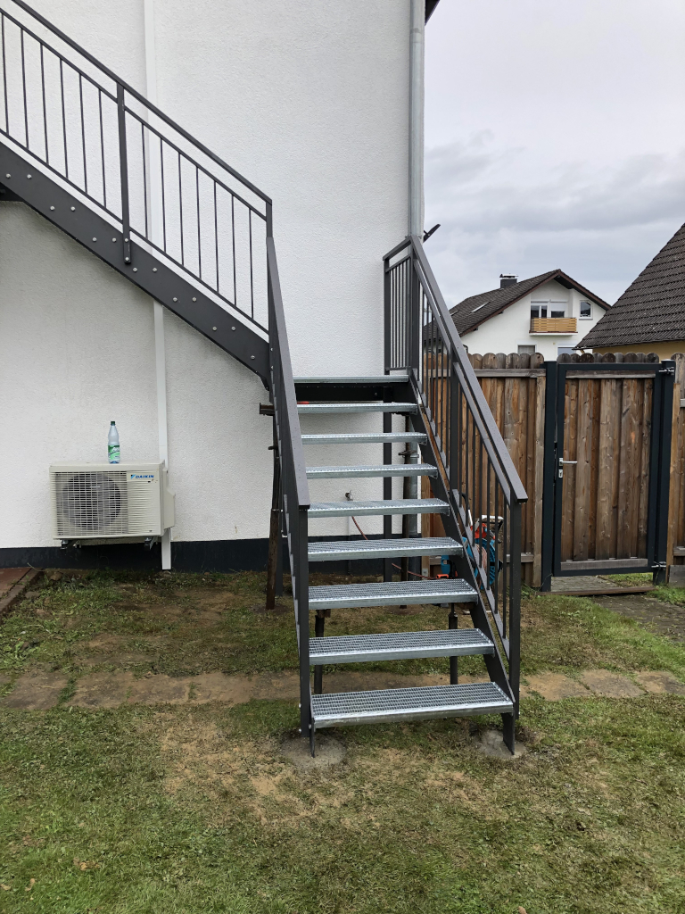 Treppe aussen 04 02